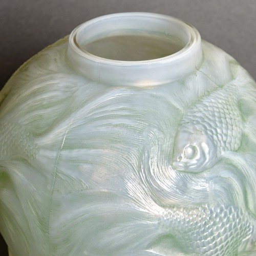 XXe siècle - 1924 René Lalique - Vase Formose patiné  vert