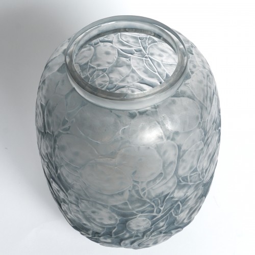 Verrerie, Cristallerie  - 1914 René Lalique - Vase Monnaie du Pape patiné bleu