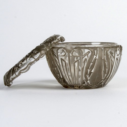 XXe siècle - 1911 René Lalique - Boîte Quatre Scarabées Patiné Gris