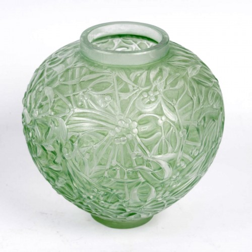 Glass & Crystal  - 1920 René Lalique - Vase Gui Mistletoe With Green Patina