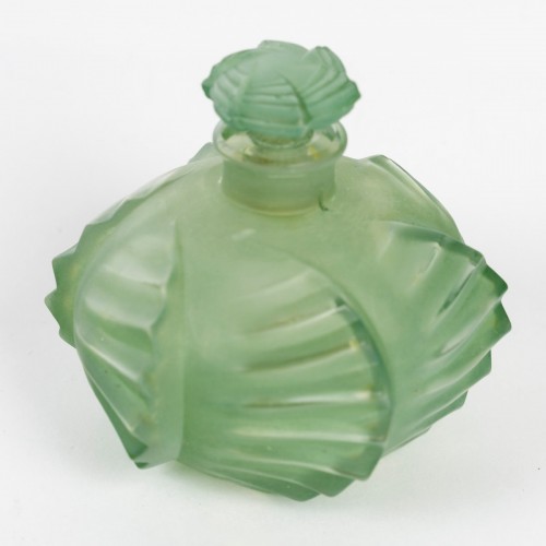 Glass & Crystal  - 1927 René Lalique - Perfume Bottle Camille With Green Patina