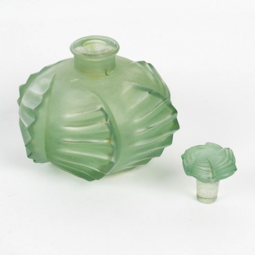 1927 René Lalique - Perfume Bottle Camille With Green Patina - 