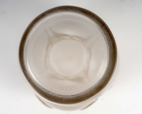 XXe siècle - 1924 René Lalique - Vase Ceylan Verre Blanc Patiné Sépia