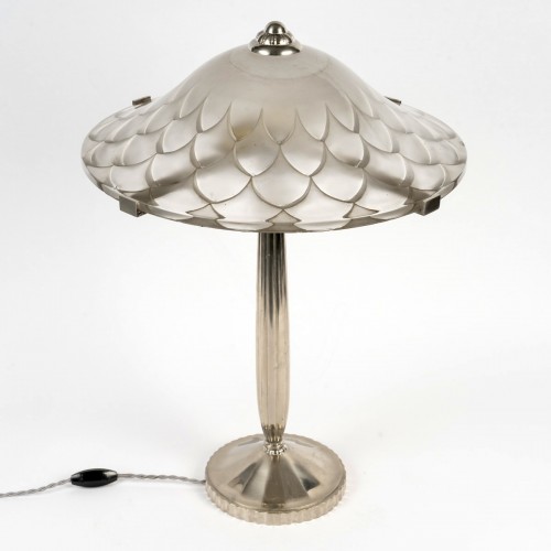 20th century - 1927 René Lalique - Art Deco Lamp Verona
