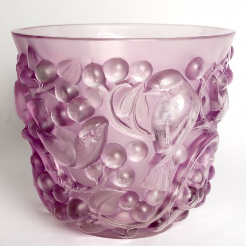 Glass & Crystal  - 1927 René Lalique - Vase Avallon