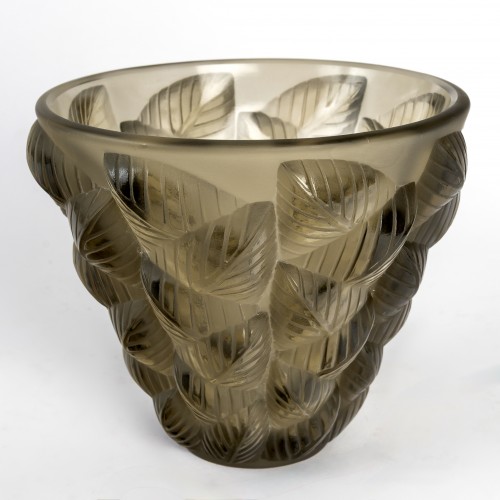 Glass & Crystal  - 1927 René Lalique - Vase Moissac 
