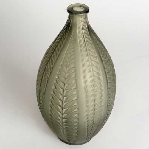 Glass & Crystal  - 1921 René Lalique - Vase Acacia