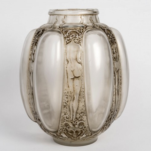 Glass & Crystal  - 1912 René Lalique - Vase Six Figurines Et Masques