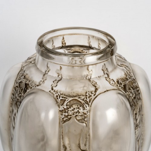 20th century - 1912 René Lalique - Vase Six Figurines Et Masques
