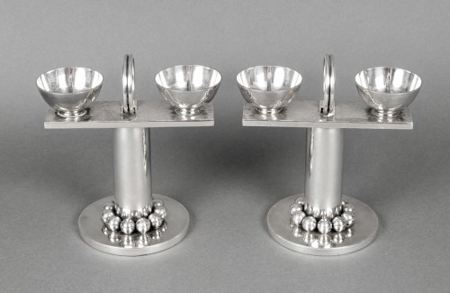 Jean Desprès - Paire de Candélabres bougeoirs Moderniste en métal argenté martelé - BG Arts