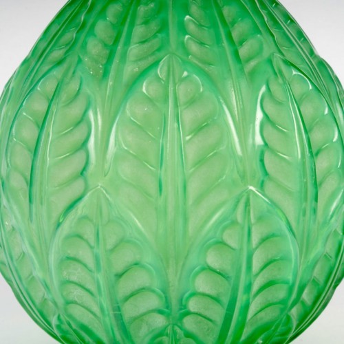 Glass & Crystal  - 1927 René Lalique - Vase Malesherbes
