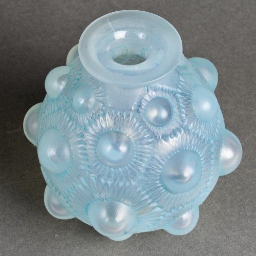 Glass & Crystal  - 1927 René Lalique - Vase Tournesols Sunflowers Opalescent Glass Blue Patina