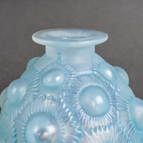 1927 René Lalique - Vase Tournesols Sunflowers Opalescent Glass Blue Patina - 
