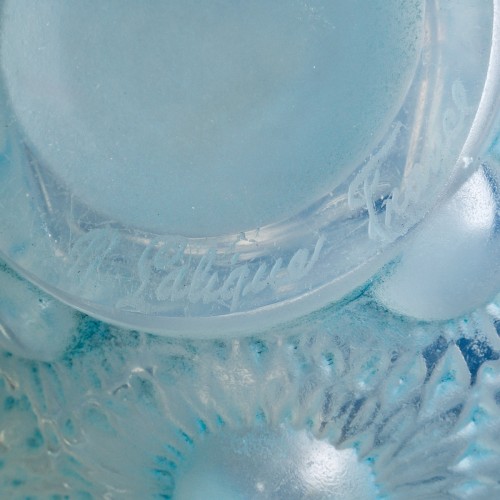 20th century - 1927 René Lalique - Vase Tournesols Sunflowers Opalescent Glass Blue Patina
