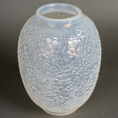 1932 René Lalique - Art Déco Vase Ecailles - Verrerie, Cristallerie Style Art Déco