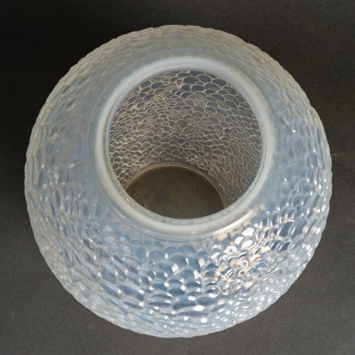 1932 René Lalique - Art Déco Vase Ecailles - BG Arts