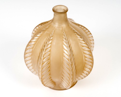 Glass & Crystal  - 1924 René Lalique - Vase Malines