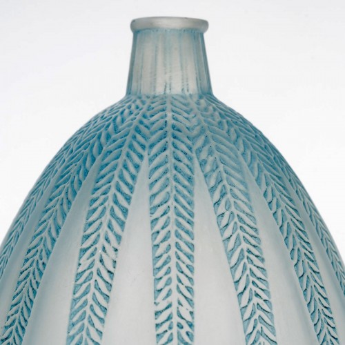 Glass & Crystal  - 1921 René Lalique - Vase Mimosa