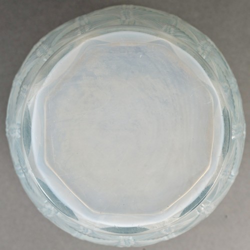 20th century - 1932 René Lalique - Vase Herblay
