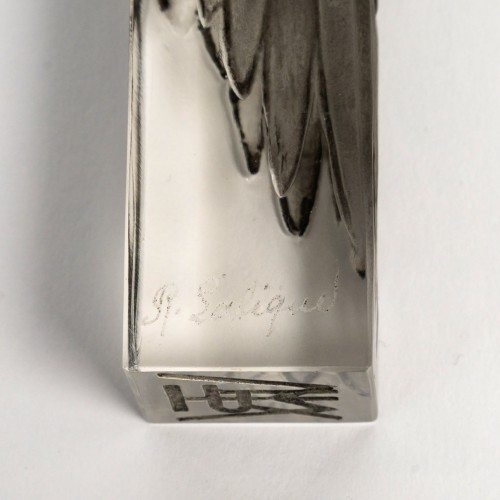 Art nouveau - 1911 René Lalique - Cachet Tête d'Aigle patiné gris
