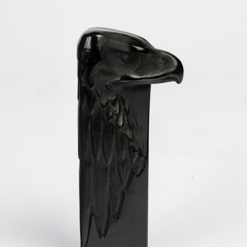 XXe siècle - 1911 René Lalique - Cachet Tête d'Aigle noir patiné blanc