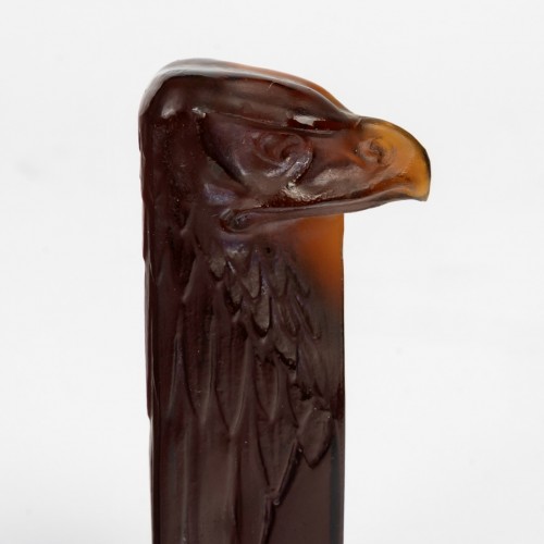 XXe siècle - 1911 René Lalique - Cachet Tête d'Aigle ambre foncé