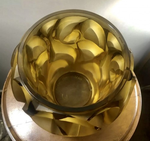 20th century - 1926 René Lalique Tourbillons Vase