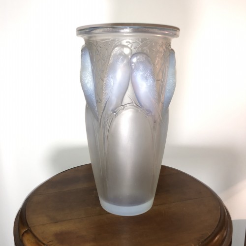 1924 René Lalique Ceylan Vase in Opalescent Glass - Parrots - Glass & Crystal Style Art Déco