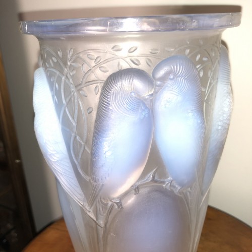 Art Déco - 1924 René Lalique Ceylan Vase in Opalescent Glass - Parrots