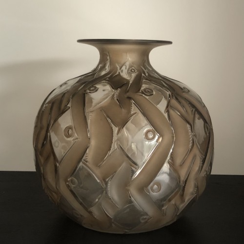 20th century - 1928 René Lalique - Penthievre Vase in Clear Glass with Sepia Patina - Fishes