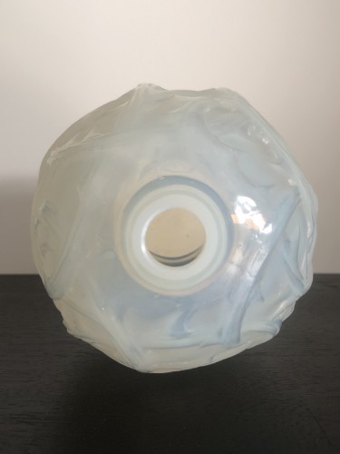 20th century - 1921 Rene Lalique - Ronces Vase in Double Cased Opalescent Glass