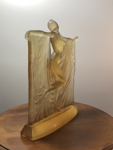 Glass & Crystal  - 1925 René Lalique Suzanne Statuette Yellow Ambré Glass - Woman Statue