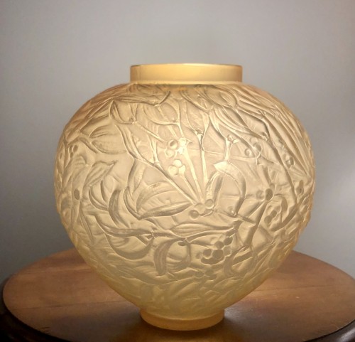 1920 René Lalique - Vase Gui Jaune Opalescent - Verrerie, Cristallerie Style Art Déco