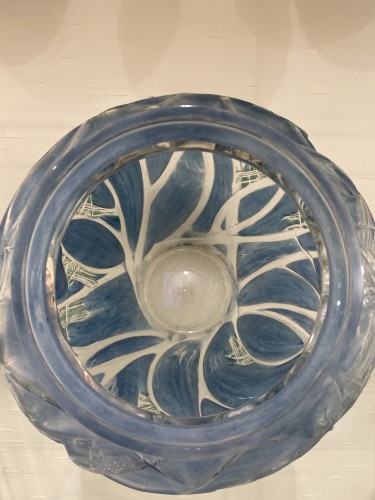 XXe siècle - 1912 René Lalique - Vase Sauterelles patiné d'origine bleu et vert