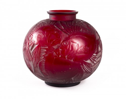 Rene Lalique cased cherry red glass poissons vase 1921 