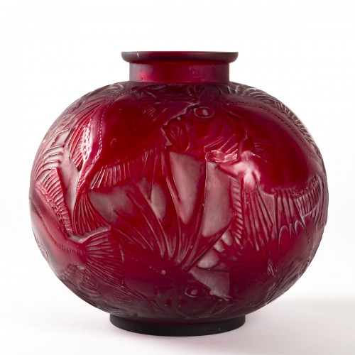 XXe siècle - René Lalique - Vase Poissons verre rouge cerise double couche 1921