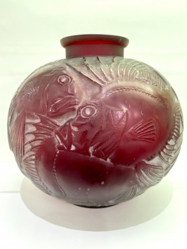 Antiquités - Rene Lalique cased cherry red glass poissons vase 1921 