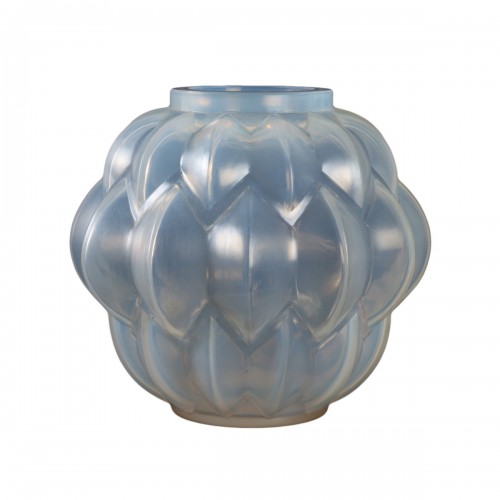 1927 Rene Lalique Nivernais Vase in Triple Cased Opalescent Glass