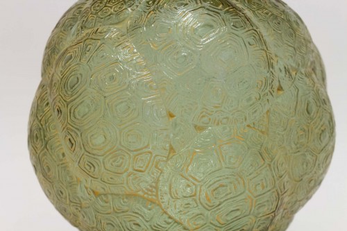 Art Déco - 1926 René Lalique - Vase Tortues Alexandrite - rrose et vert