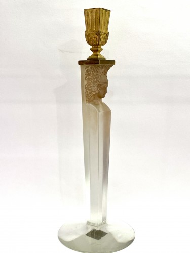 XXe siècle - 1923 René Lalique - Chandelier bougeoir Cariatide en verre blanc patiné sépia