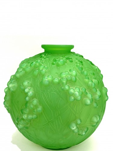 Glass & Crystal  - 1924 René Lalique - Vase Druide Triple Cased Jade Green Glass