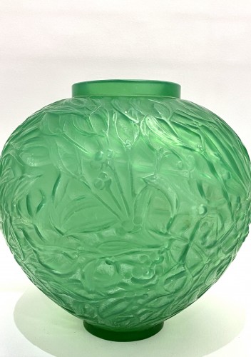 1920 René Lalique - Vase Gui Triple Cased Jade Green Glass - Glass & Crystal Style Art Déco