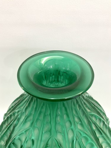 1927 René Lalique - Vase Malesherbes vert émeraude patiné blanc - Art Déco