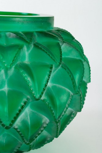 1929 René Lalique - Vase Languedoc Emerald Green Glass Patina White - 