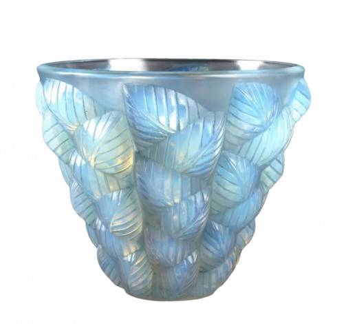 1927 René Lalique - Vase Moissac Opalescent Glass With Blue Patina