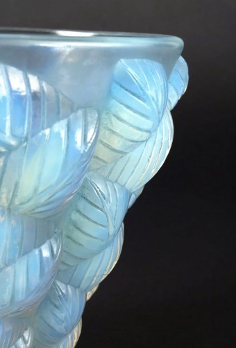 Verrerie, Cristallerie  - 1927 René Lalique - Vase Moissac Verre Opalescent Patiné Bleu