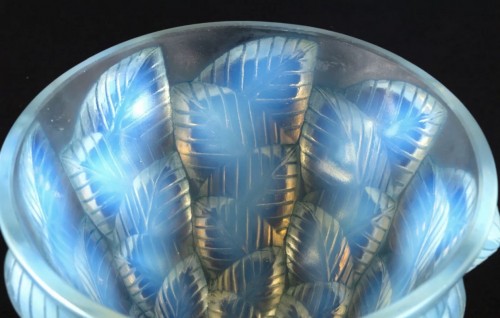 20th century - 1927 René Lalique - Vase Moissac Opalescent Glass With Blue Patina