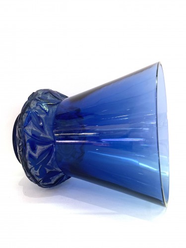 1930 René Lalique - Vase Lierre In Blue Glass With White Patina - 