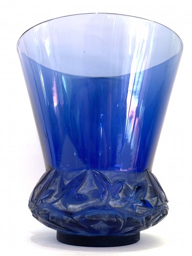 20th century - 1930 René Lalique - Vase Lierre In Blue Glass With White Patina