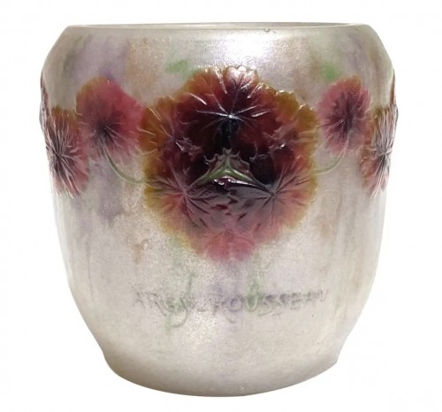 1917 Gabriel Argy-rousseau - Vase Géranium Sauvage Pâte De Verre Blanc, Rose Et Vert